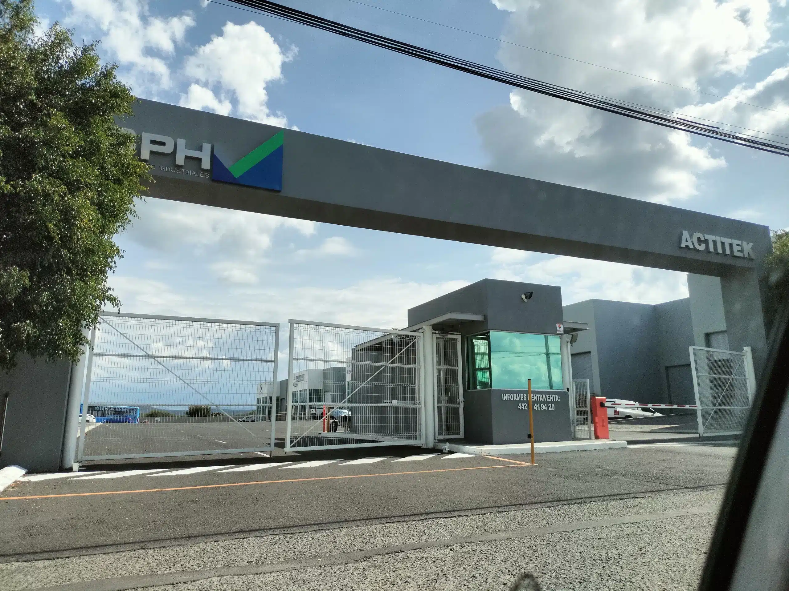 Suministro de Garrafones de 20 litros por mayoreo para naves industriales en Querétaro Aqualina-T