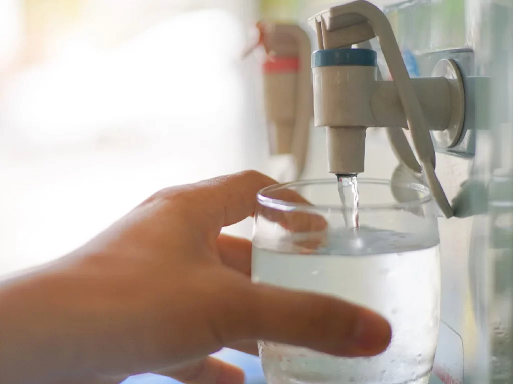 Consejos para elegir un servicio de agua purificada para clubs de nutrición